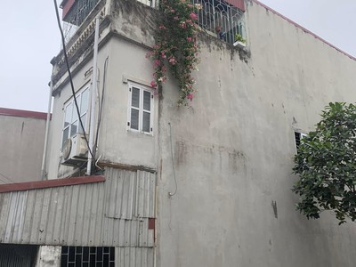 Tôi cần bán gấp nhà 3 tầng phố xuân phương quận nam từ liêm. 60m2 tôi bán nhỉnh 5 tỷ. ngõ rộng xe 3 2