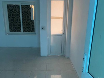 Cho thuê nhà ngõ quỳnh 2.5  tầng x 50m2, 2 ngủ làm vp, c.ty, spa, lớp học, ở gđ, 10tr 3