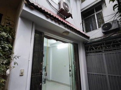 Cho thuê nhà ngõ 594 lĩnh nam, 43m2 x 3.5 tầng, 3 ngủ, 4 wc, giá 10 triệu ở gđ, nhóm ngoan 0