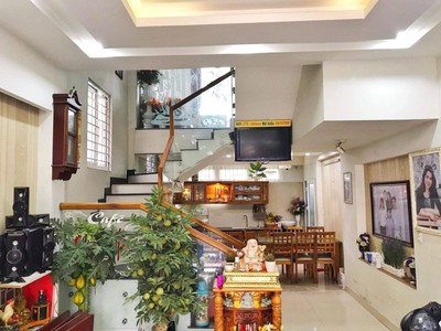 Nhà góc kiệt ô tô, sát mt lê đình lý, 50m2, 4.5 tầng cực xịn hiện đại, 5.x tỷ 0