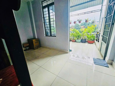 Nhà 2 tầng 4x14 - giá chỉ 4.25 tỷ - mặt tiền nhựa xe tải tránh gần đại học q.12 4