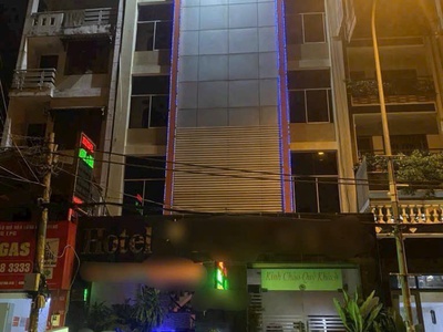 Định cư nước ngoài   cần nhượng khách sạn 7 tầng đang kd tốt   mt hà huy giáp 0