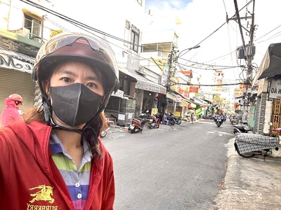 Khu víp nha, nhà mặt tiền đường xóm chiếu - xe hơi đậu cửa- gần chợ gần trường- giao thương vói tôn 1