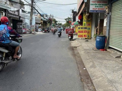 Nhà  8 x 30  mặt tiền tt tân hiệp, hóc môn giá tốt  gần góc ngã tư lê thị lơ 0