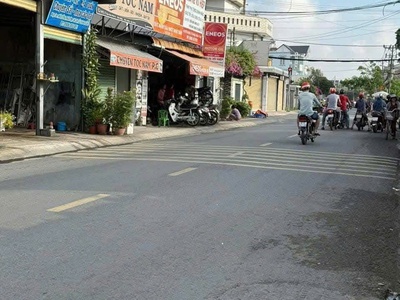 Nhà  8 x 30  mặt tiền tt tân hiệp, hóc môn giá tốt  gần góc ngã tư lê thị lơ 2