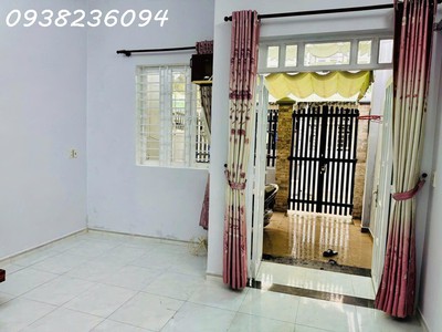 Nhà rộng đẹp 4.5x16, máy lạnh và nhiều nội thất, gần cao đẳng điện lực 0