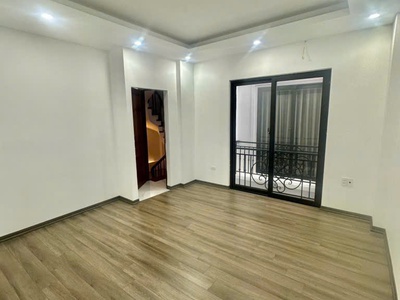 Bán nhà bồ đề ngõ thông - gần phố - nhà mới - thang máy 52m - 10,5 tỷ 2