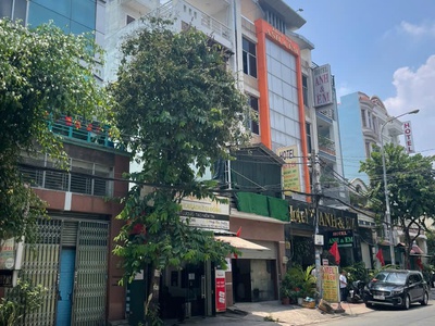 Định cư nước ngoài   cần nhượng khách sạn 7 tầng đang kd tốt   mt hà huy giáp 4