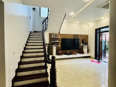 Nhà mới ngõ thông ô tô vào nhà  ngọc thụy-long biên 200 m2,x 4 tầng, mặt tiền 12m, 25 tỷ. 4