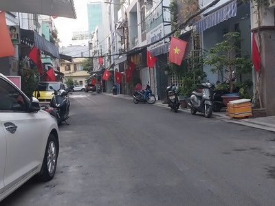 Nhà mặt tiền đường 5.5m gần lê đình lý, 30m2, ngang 4.4m, 2 tầng đúc, kinh doanh ngon, nhỉnh 4  tỷ 1