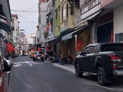 Nhà mặt tiền đường 5.5m gần lê đình lý, 30m2, ngang 4.4m, 2 tầng đúc, kinh doanh ngon, nhỉnh 4  tỷ 2
