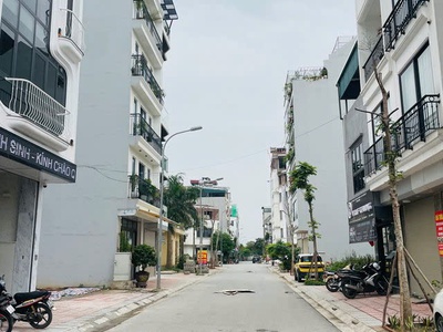 Tôi cần bán 80m2 đất tái định cư ngọc thụy -long biên, mặt tiền 5.6m, 24.8 tỷ. 0