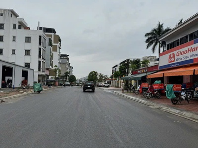 Tôi cần bán 80m2 đất tái định cư ngọc thụy -long biên, mặt tiền 5.6m, 24.8 tỷ. 3