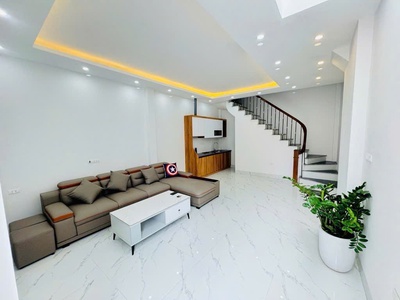 Hiếm bán nhanh trong tuần- nhà mới kính koong giang biên- long biên- 43m-5t- full công năng- gần ô 0