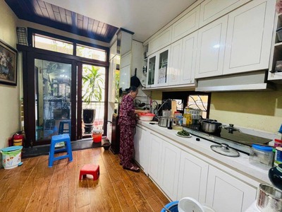 Phân lô 3 thoáng, 2 mặt tiền phố trần quốc hoàn - 5 tầng mới đẹp, vỉa hè kinh doanh, oto vào nhà - 3