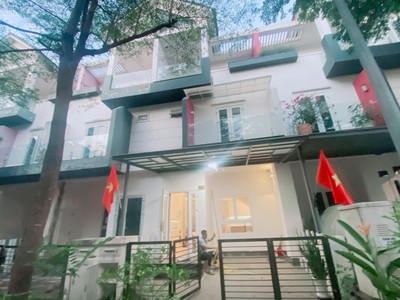 Biệt thự nghỉ dưỡng phú hữu 75m    nội thất cao cấp   shr   chỉ 5.4 tỷ 0