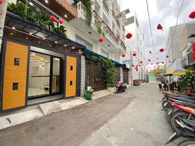 Gấp bán nhà mới  dtsd: gần  340m2 sàn - 4pn-5wc   đầy đủ nội thất - 6,2 tỷ - sổ vuông 0