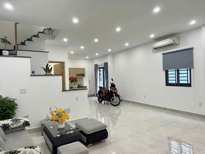 Vị trí đẹp   ngang đẹp 6,4m, hẻm xe hơi 1/ ngô đức kế, qbt - dt: 6,4 x 12m - kc: 2 tầng, chỉ 7 tỷ 8 2