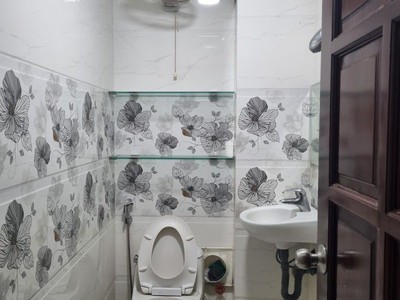 Bùi đình túy  đang cho thuê 10 triệu/thg  - vài bước ra mặt tiền - sổ vuông a4 -nhà  3 tầng, 4pn - 4