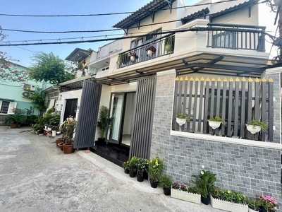 Vị trí đẹp   ngang đẹp 6,4m, hẻm xe hơi 1/ ngô đức kế, qbt - dt: 6,4 x 12m - kc: 2 tầng, chỉ 7 tỷ 8 1