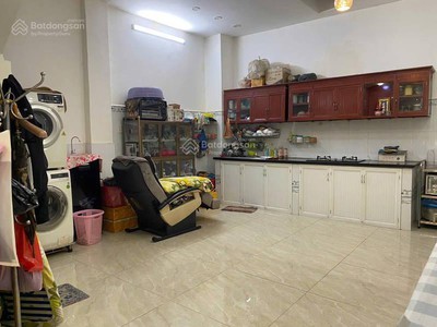 Hxh đổ cổng q.t.phú 62m2 2 tầng ngang 5m ngay chợ tân hương chỉ 5 tỷx 2