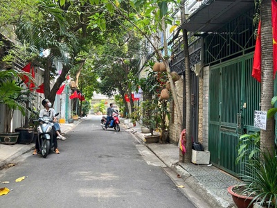 Khan hiếm  hẻm cán bộ 4m   lề đường, bùi đình túy, phường 12, bt -  4x18m  - kc: 4 tầng  5pn  - chỉ 0