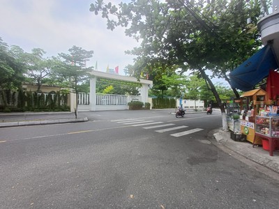 Nhà 2 tầng lô góc đẹp đất 80m2   tt q hải châu   gần sông hàn   giá 8 ty  đầu tư 1
