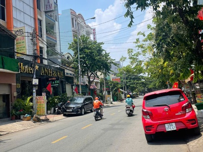 Định cư nước ngoài   cần nhượng khách sạn 7 tầng đang kd tốt   mt hà huy giáp 2