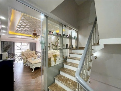 Cho thuê nhà Văn Cao, DT: 45m2, 3 phòng ngủ full đồ. 5