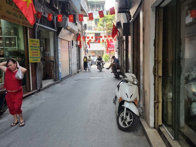 Nhà chính chủ 2C Thổ Quan KD sầm uất ngay sát đường Khâm Thiên 2