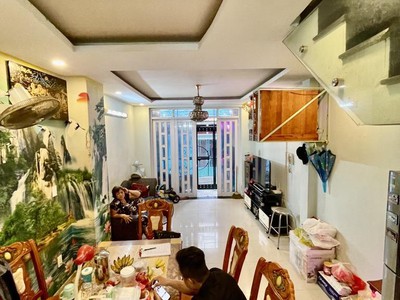 Trung tâm quận 8, đối diện chợ phạm thế hiển, cách mặt tiền đường chỉ vài bước chân -  49m2 - nhỉnh 2
