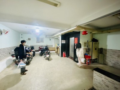 Toà nhà 7 tầng có hầm phạm huy thông, bao gồm 16 phòng cho thuê. 4