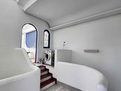 Nhà gần mt thi sách, 20m ô tô đậu, 60m2, 3 tầng mới xây 2 năm, cực chắc, an toàn trẻ nhỏ và người 2