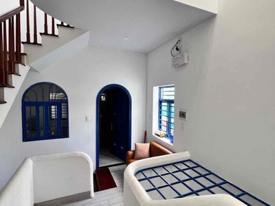 Nhà gần mt thi sách, 20m ô tô đậu, 60m2, 3 tầng mới xây 2 năm, cực chắc, an toàn trẻ nhỏ và người 1