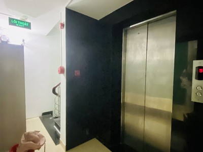 Toà nhà 7 tầng có hầm phạm huy thông, bao gồm 16 phòng cho thuê. 1