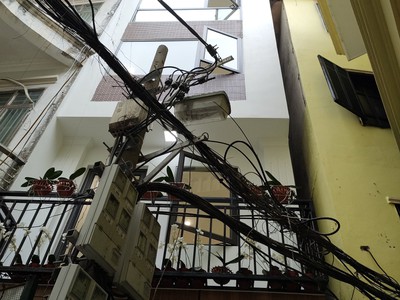 Bán gấp giá rẻ đê trần khát chân 34m, 6 tầng, mặt tiền 3.4m, 9 tỷ hai bà trưng. 0