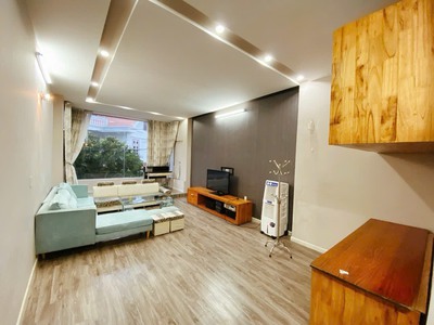 Cho thuê nhà phố Văn Cao, DT: 90m2, 4 ngủ khép kín. 0