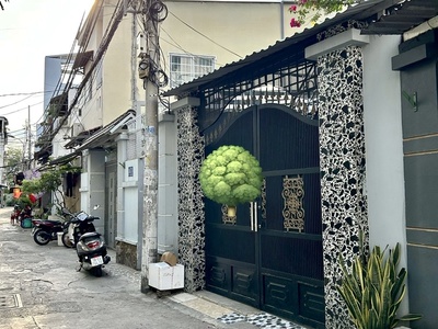 Nhà bán đường tôn thất thuyết- xe hơi đậu cửa- thông với xóm chiếu và nguyễn tât thành. 2