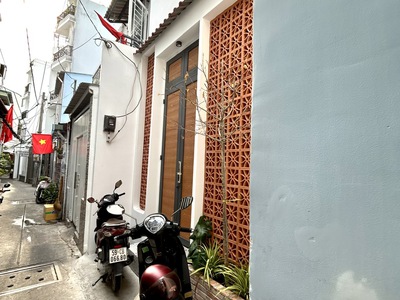Nhà bán đường khánh hội- thiết kế có 5 phòng - rất thích hợp gđ nhỏ ở mà chỉ hơn 6 tỷ thôi- giao 2