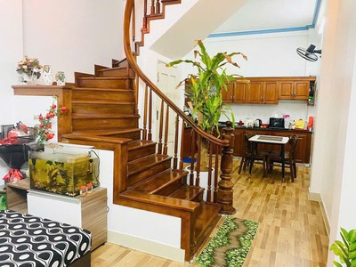 Cần bán 42,3m2 nhà 4 tầng khu TĐC Giang Biên. Đường phân lô bàn cờ, bạt ngàn tiện ích 0
