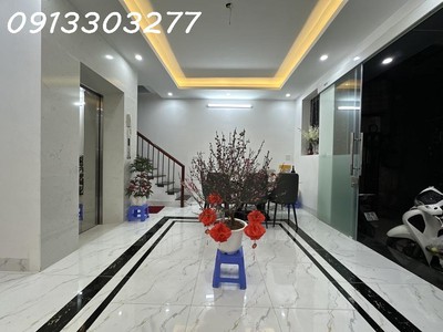 Ba bước ra phố - hộ khẩu hai bà - 1 căn độc lập - 5 tầng thang máy - ngõ thẳng - ngay ngã tư chợ mơ 1