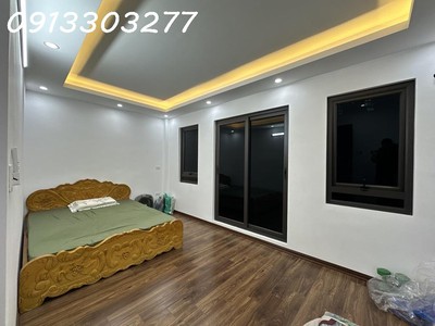 Ba bước ra phố - hộ khẩu hai bà - 1 căn độc lập - 5 tầng thang máy - ngõ thẳng - ngay ngã tư chợ mơ 3