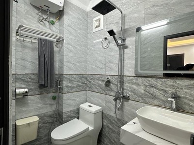 Ba bước ra phố - hộ khẩu hai bà - 1 căn độc lập - 5 tầng thang máy - ngõ thẳng - ngay ngã tư chợ mơ 4