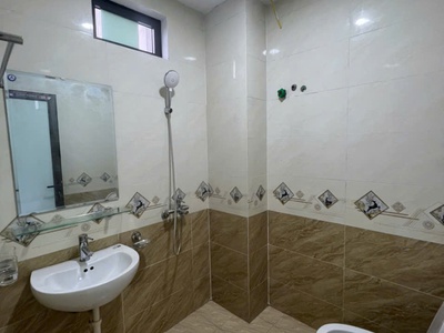 Cần bán nhà lĩnh nam 31m 5 tầng 4 phòng xây mới giá 5.95tỷ sổ chính chủ 4