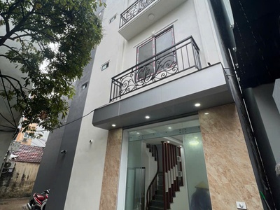 Cần bán nhà lĩnh nam 31m 5 tầng 4 phòng xây mới giá 5.95tỷ sổ chính chủ 0