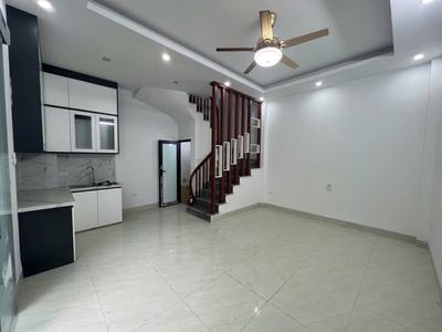 Cần bán nhà lĩnh nam 31m 5 tầng 4 phòng xây mới giá 5.95tỷ sổ chính chủ 3