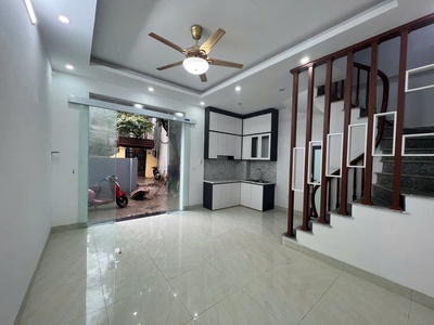 Bán nhà lĩnh nam 31m 5 tầng 4 phòng xây mới giá 5.95tỷ sổ chính chủ 2