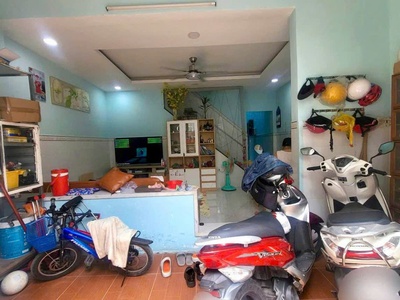 Bán đất tặng nhà 80 m2  hẻm xe hơi đường lê văn tách 3