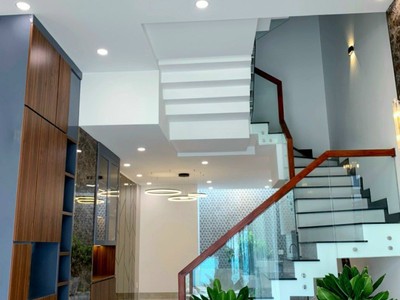 Bán nhà 4 tầng, 90m , 4pn, 5wc, q.2, 8.2 tỷ, sổ hồng 1