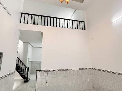 Nhà rộng rãi 6x12m, ngay ngã tư ga giáp gò vấp, giá rẻ tiện sửa chữa 0